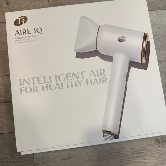 T3 Aire IQ Hair Dryer in White and Gold - Picture 1 of 9